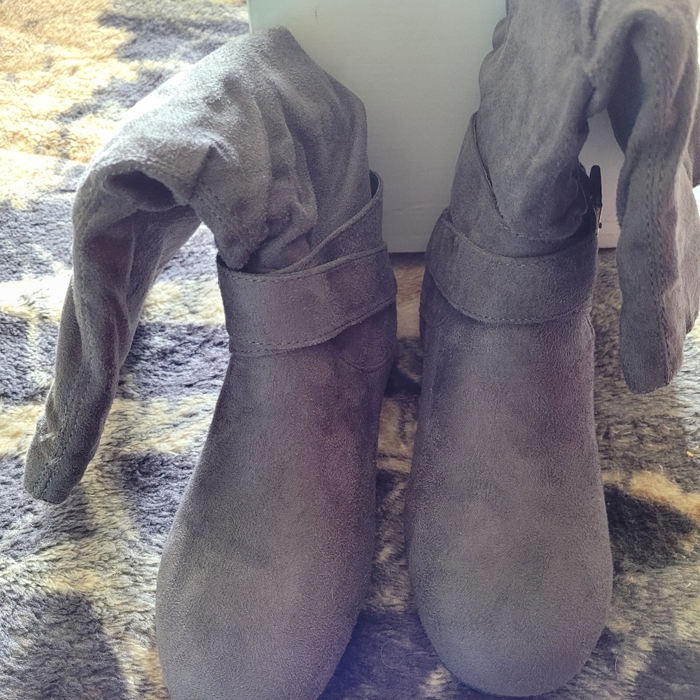 Boots - Picture 2 of 3